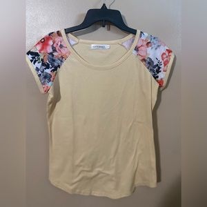 Size small, boutique top